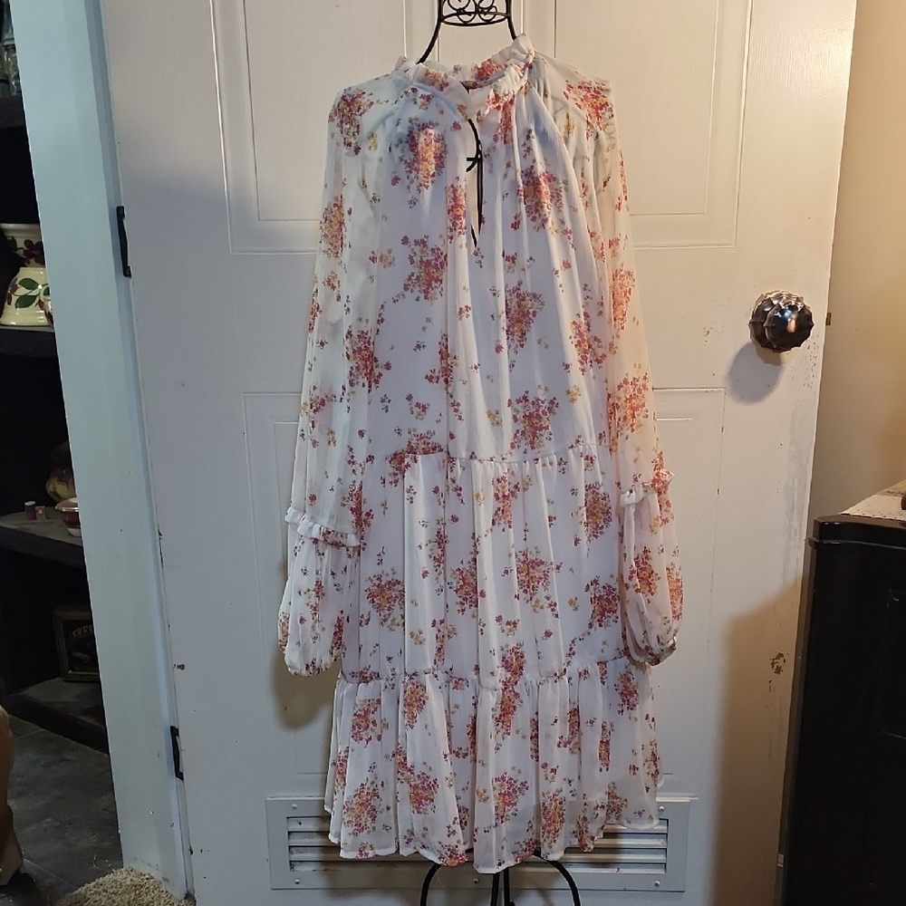 Vince Camuto Floral Long Sleeve Dress in White and Pink